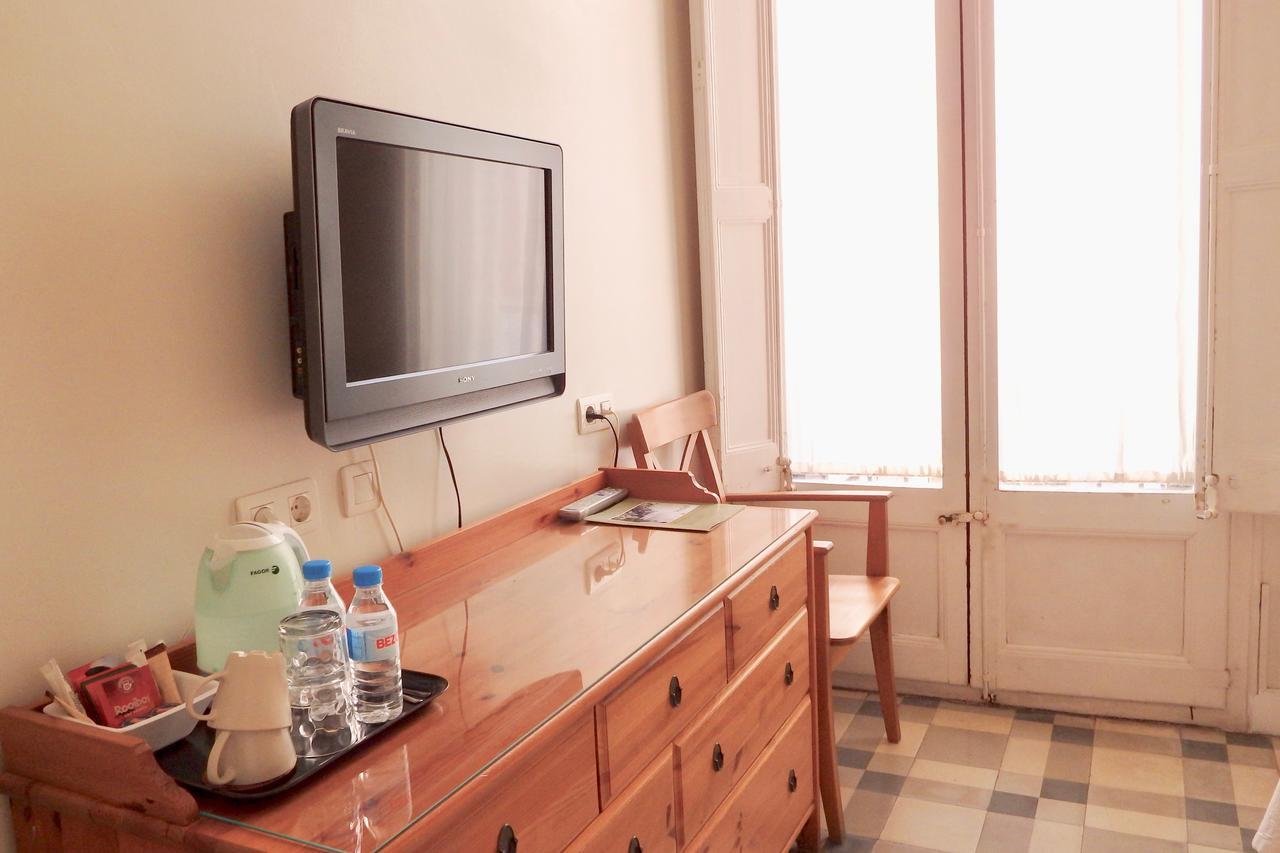 Hostal Poblenou Барселона Экстерьер фото
